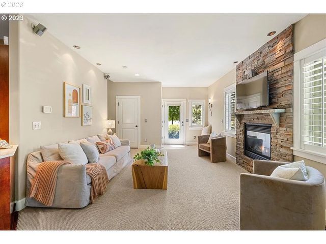 12802 BOONES FERRY Rd, Lake Oswego, OR 97035