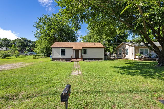 2006 E Cates Street, Bridgeport, TX 76426
