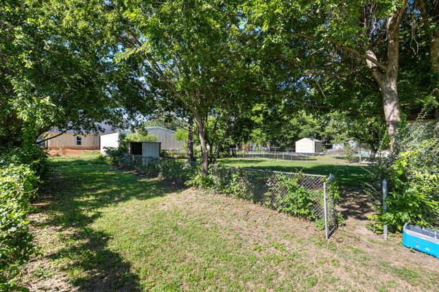 2006 E Cates Street, Bridgeport, TX 76426