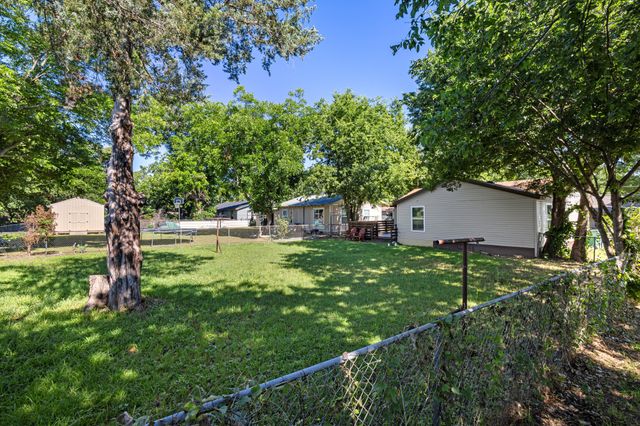 2006 E Cates Street, Bridgeport, TX 76426