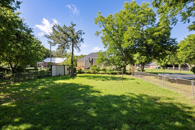 2006 E Cates Street, Bridgeport, TX 76426