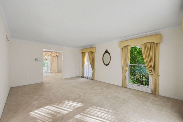 5054 Kings Gate Way, Bloomfield Hills, MI 48302