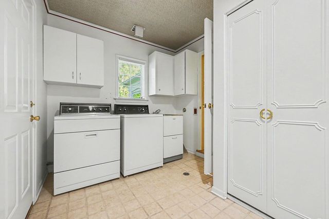 5054 Kings Gate Way, Bloomfield Hills, MI 48302
