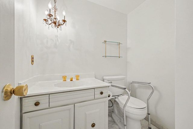 5054 Kings Gate Way, Bloomfield Hills, MI 48302