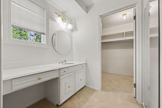 5054 Kings Gate Way, Bloomfield Hills, MI 48302