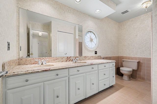 5054 Kings Gate Way, Bloomfield Hills, MI 48302