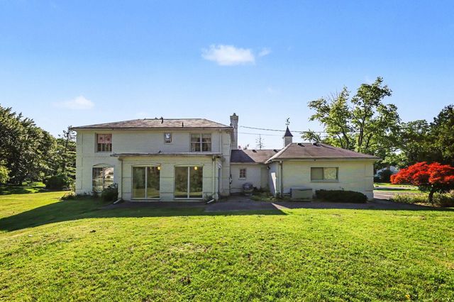 5054 Kings Gate Way, Bloomfield Hills, MI 48302