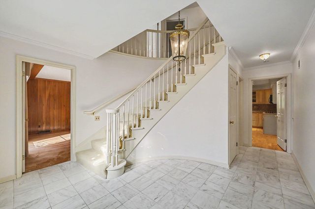 5054 Kings Gate Way, Bloomfield Hills, MI 48302