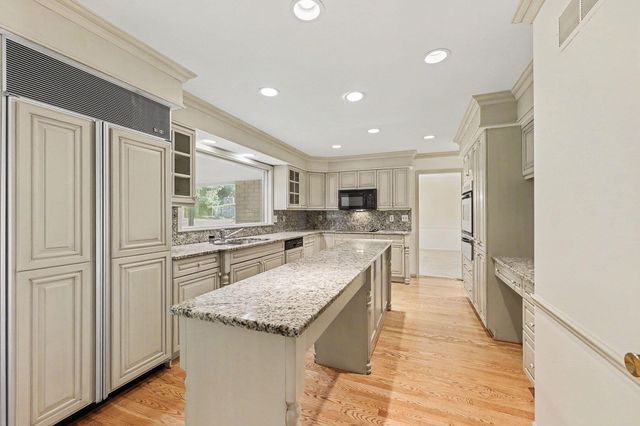 5054 Kings Gate Way, Bloomfield Hills, MI 48302