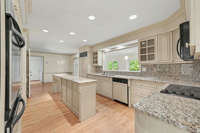 5054 Kings Gate Way, Bloomfield Hills, MI 48302