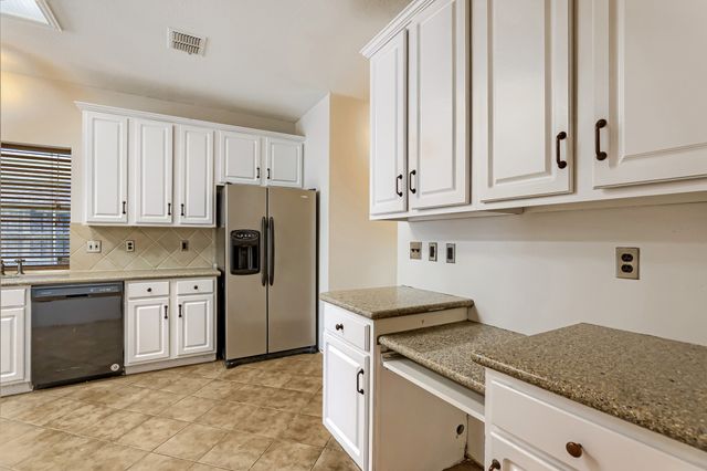 2066 Fair Oaks Circle, Corinth, TX 76210
