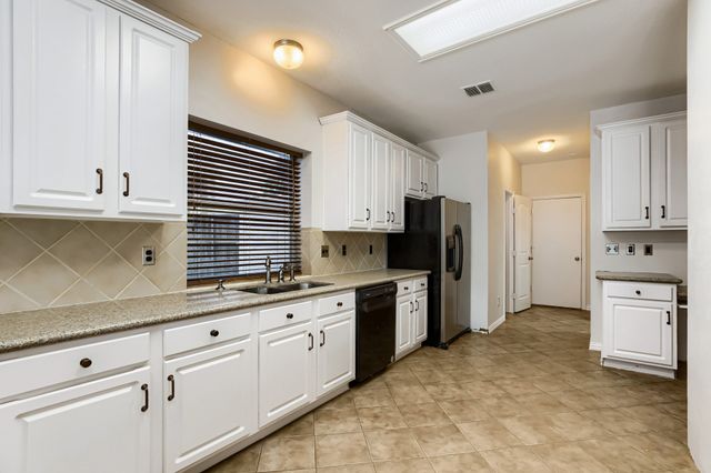 2066 Fair Oaks Circle, Corinth, TX 76210