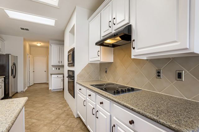 2066 Fair Oaks Circle, Corinth, TX 76210