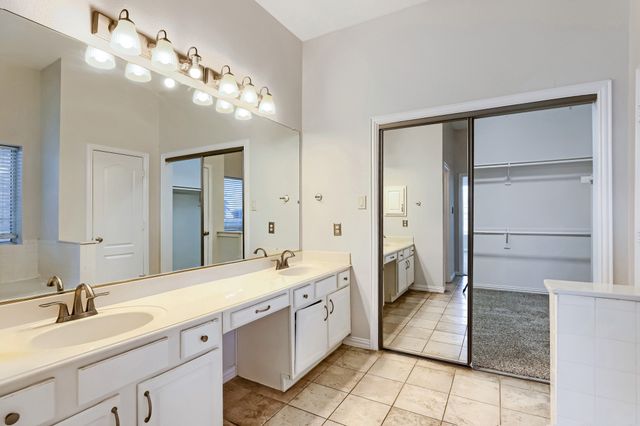 2066 Fair Oaks Circle, Corinth, TX 76210