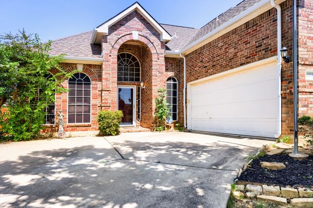 2066 Fair Oaks Circle, Corinth, TX 76210