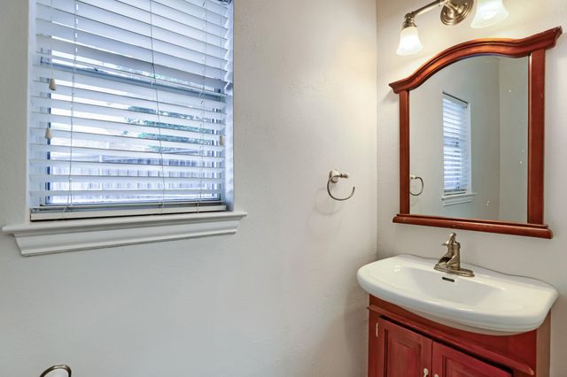 2066 Fair Oaks Circle, Corinth, TX 76210