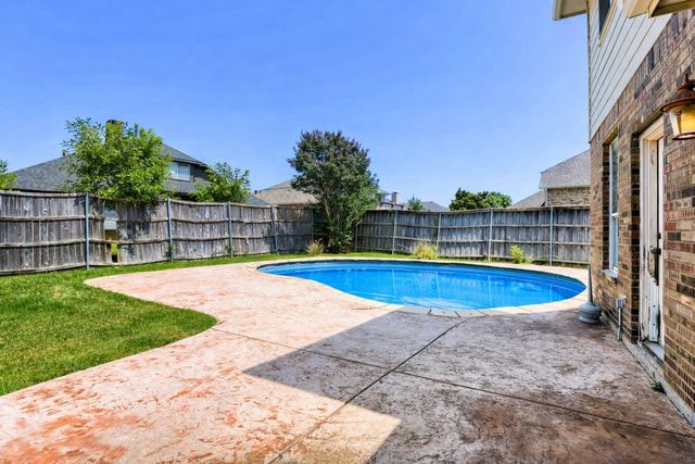 2066 Fair Oaks Circle, Corinth, TX 76210