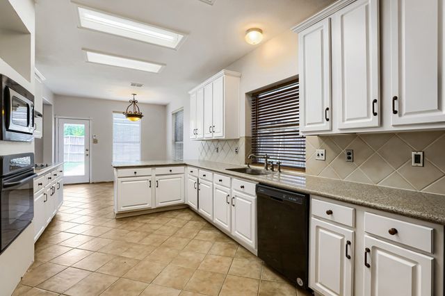 2066 Fair Oaks Circle, Corinth, TX 76210