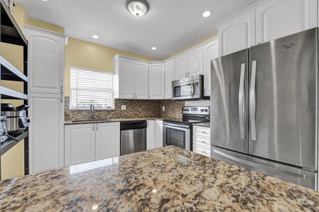 953 SE 10th 6d, Deerfield Beach, FL 33441