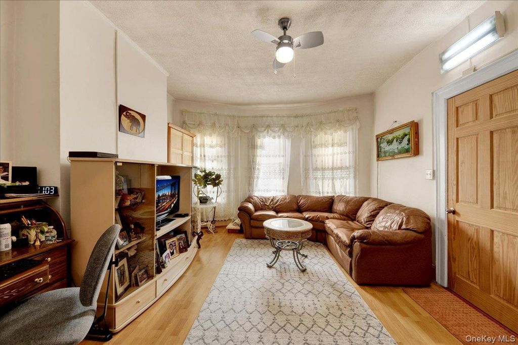 681 E 243rd Street, Bronx, NY 10470 — photo 3
