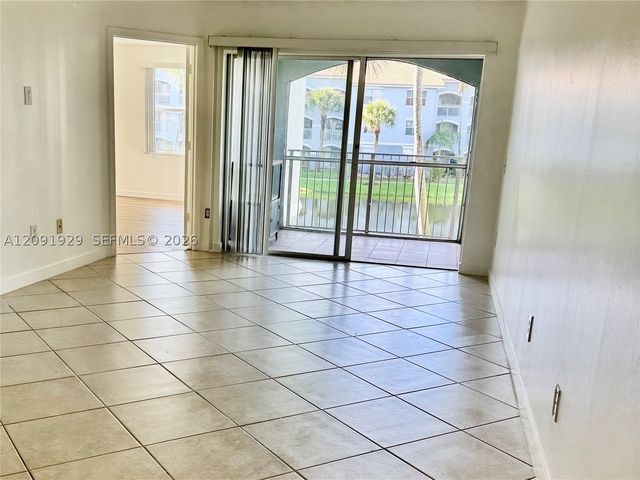 9650 NW 2nd St 4-205, Pembroke Pines, FL 33024