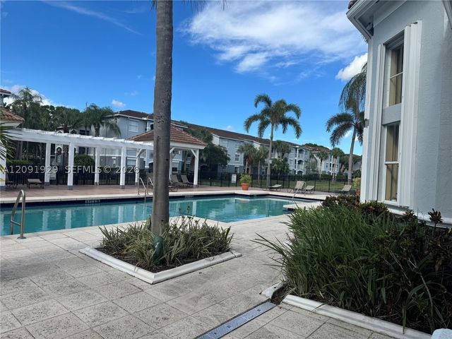 9650 NW 2nd St 4-205, Pembroke Pines, FL 33024