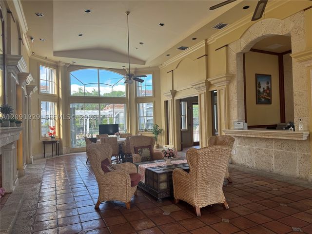 9650 NW 2nd St 4-205, Pembroke Pines, FL 33024