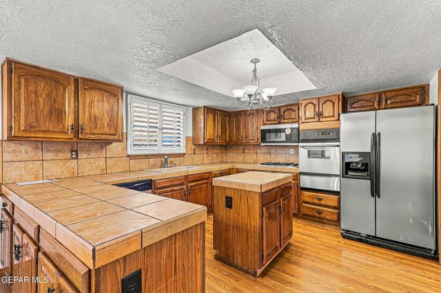 1377 VISTA GRANADA Drive, El Paso, TX 79936