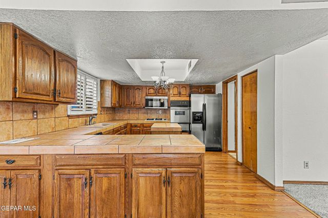 1377 VISTA GRANADA Drive, El Paso, TX 79936