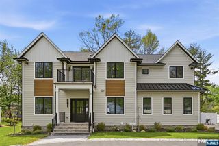 17 Arlington Drive, Livingston, NJ 07039