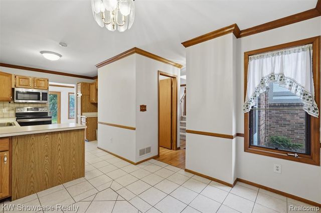 42289 Saratoga Circle 8, Canton, MI 48187