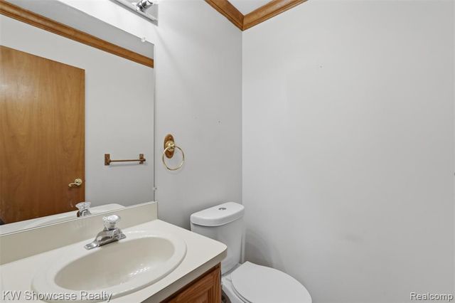 42289 Saratoga Circle 8, Canton, MI 48187