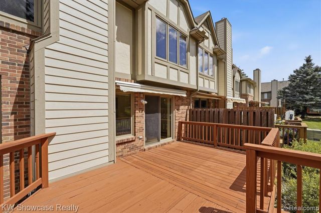 42289 Saratoga Circle 8, Canton, MI 48187