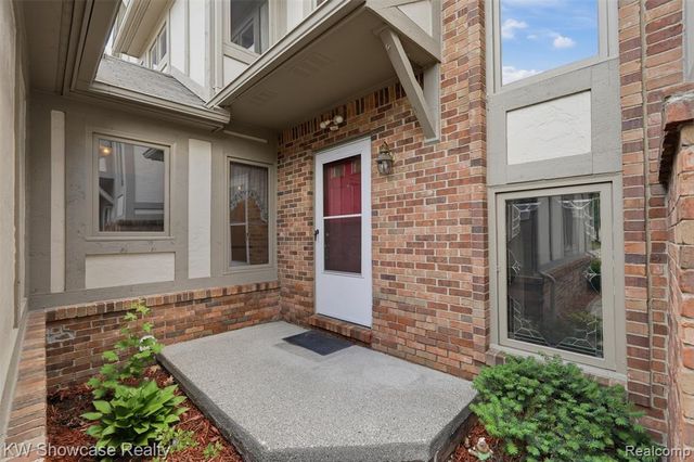 42289 Saratoga Circle 8, Canton, MI 48187