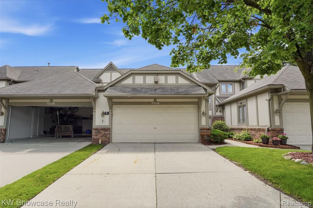 42289 Saratoga Circle 8, Canton, MI 48187