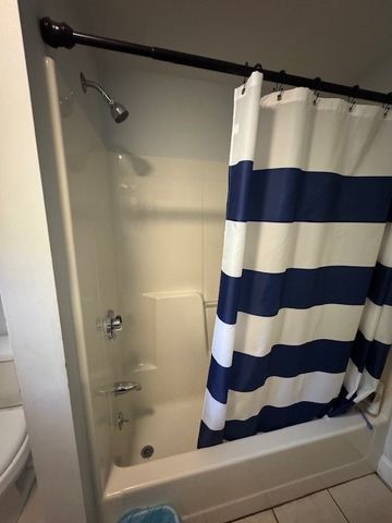 669 Metacom Avenue 17, Bristol, RI 02809