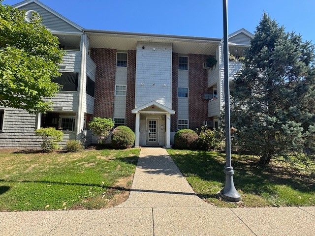 669 Metacom Avenue 17, Bristol, RI 02809