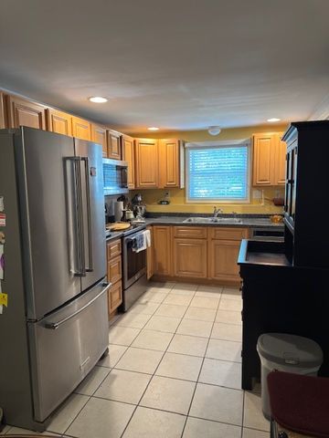 669 Metacom Avenue 17, Bristol, RI 02809