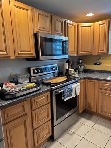 669 Metacom Avenue 17, Bristol, RI 02809