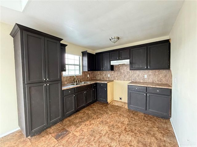 5709 Barry Drive, Edinburg, TX 78542