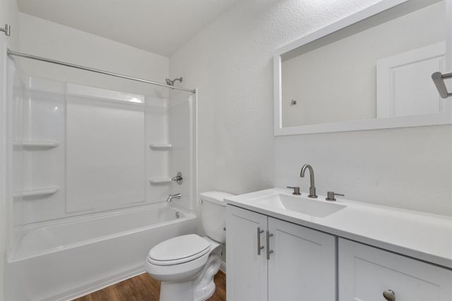 2002 2nd ST 402, Taylor, TX 76574