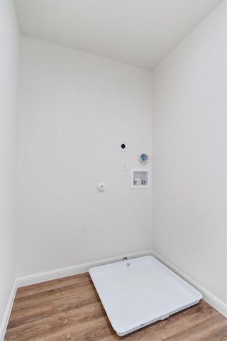 2002 2nd ST 402, Taylor, TX 76574