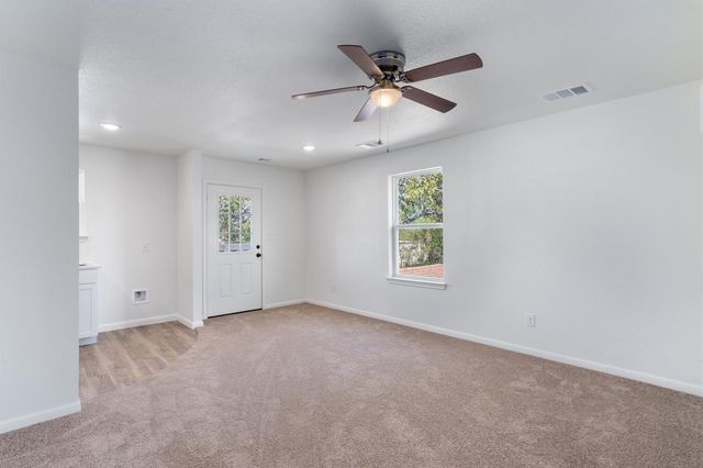 2002 2nd ST 402, Taylor, TX 76574