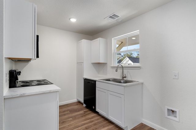 2002 2nd ST 402, Taylor, TX 76574