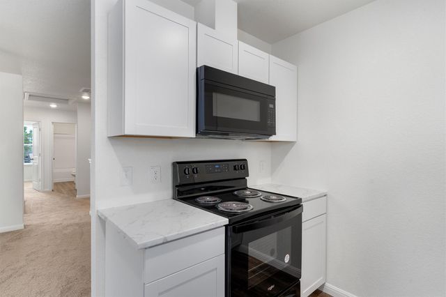 2002 2nd ST 402, Taylor, TX 76574