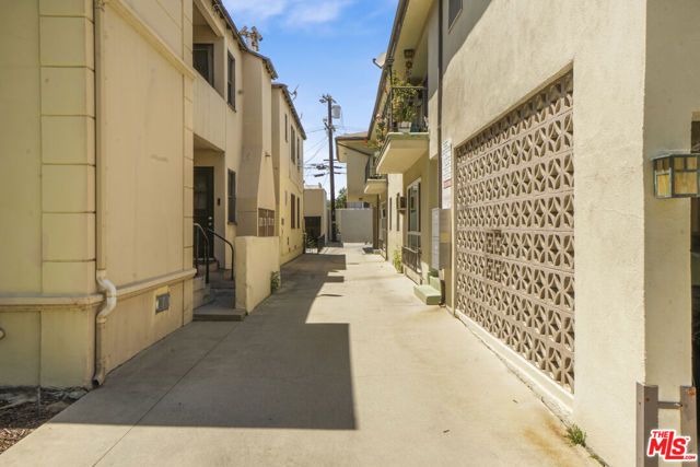 1217 S Orange Grove Avenue, Los Angeles, CA 90019