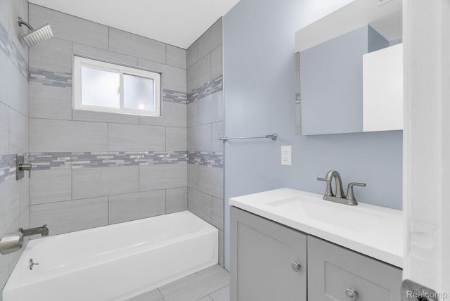 744 Hartner Drive, Holly Village, MI 48442