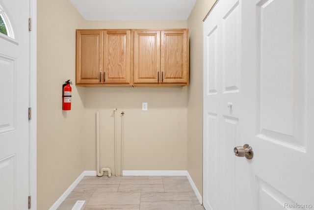 744 Hartner Drive, Holly Village, MI 48442