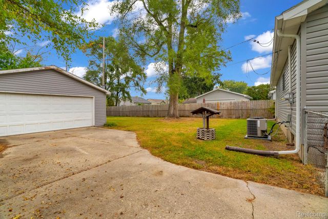 744 Hartner Drive, Holly Village, MI 48442