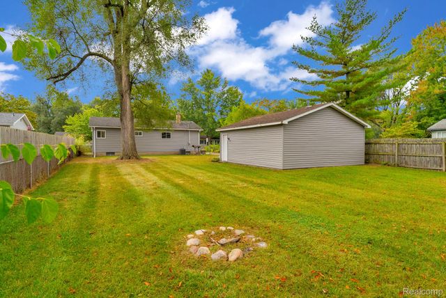 744 Hartner Drive, Holly Village, MI 48442